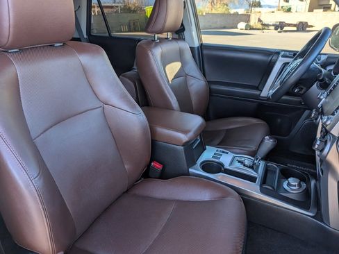 Used 2020 Toyota 4Runner 4WD image 12