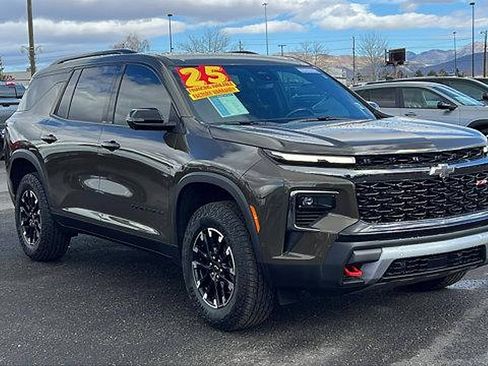 Certified 2025 Chevrolet Traverse Z71 w/ Enhanced Driving Package image 3