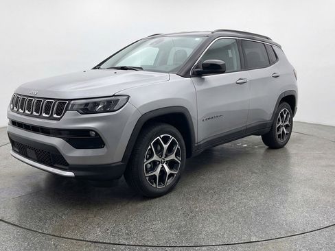 Used 2025 Jeep Compass Limited AWD/4WD image 2