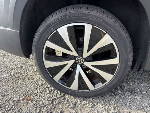 Used 2024 Volkswagen Taos SE image 31