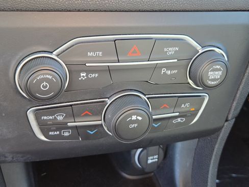 Used 2023 Dodge Charger SXT image 22
