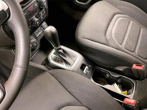 Used 2020 Jeep Renegade Latitude image 15