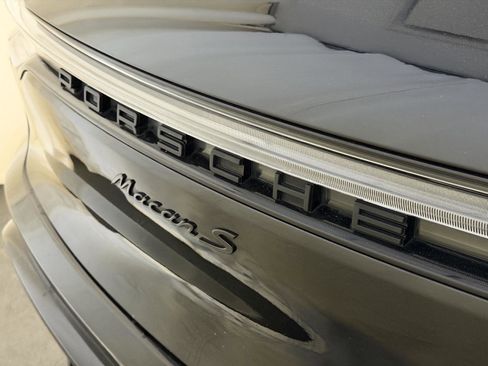 Certified 2023 Porsche Macan S image 25