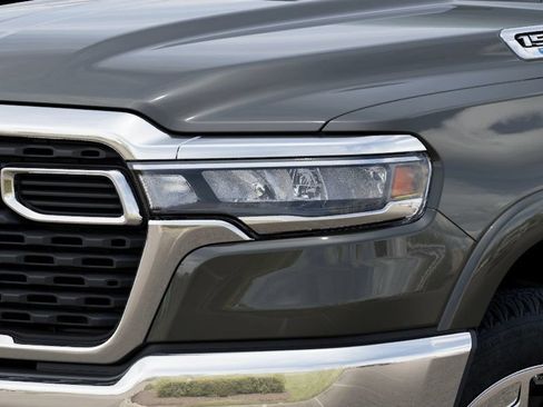 New 2026 RAM 1500 4x4 Crew Cab image 17