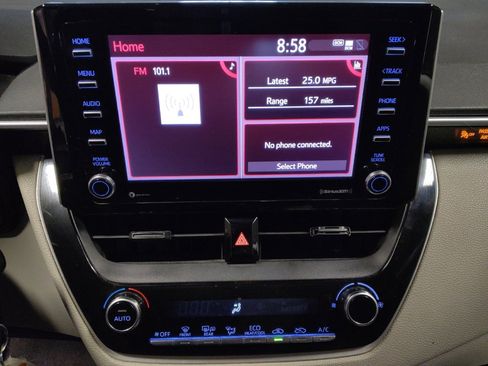 Used 2021 Toyota Corolla LE image 25