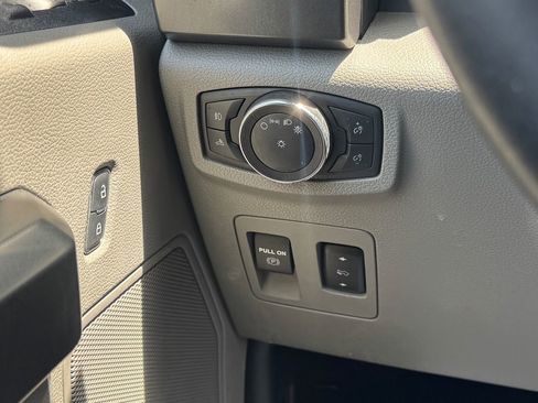 Used 2019 Ford F150 XLT w/ Equipment Group 302A Luxury AWD/4WD image 23