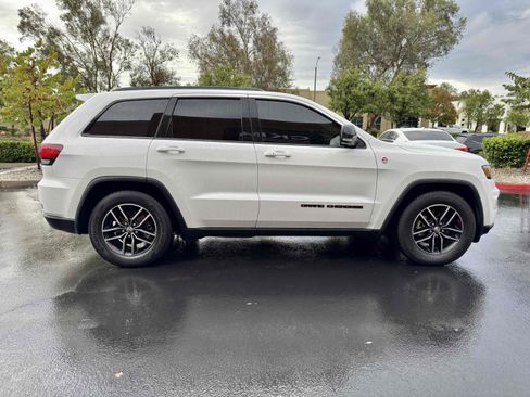 Used 2018 Jeep Grand Cherokee Trailhawk image 11