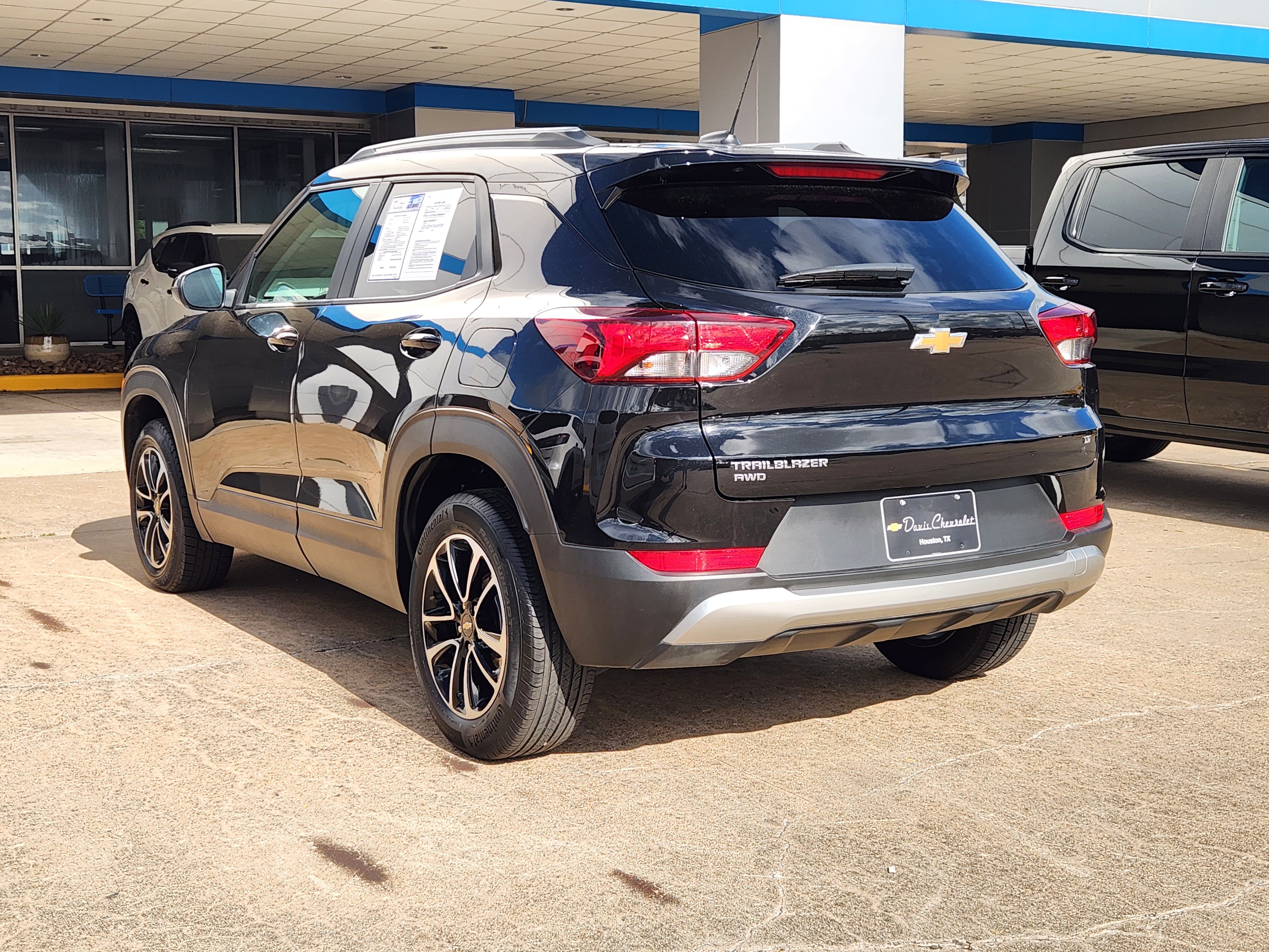 Used 2025 Chevrolet TrailBlazer LT AWD/4WD image 8