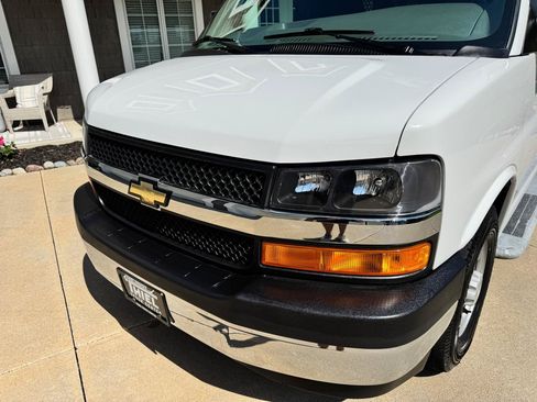 Used 2018 Chevrolet Express 2500 w/ Driver Convenience Package RWD image 32