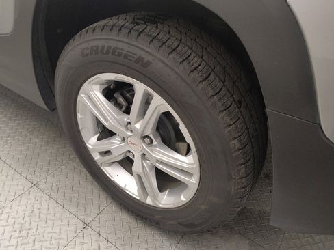 Used 2024 GMC Terrain SLE image 31