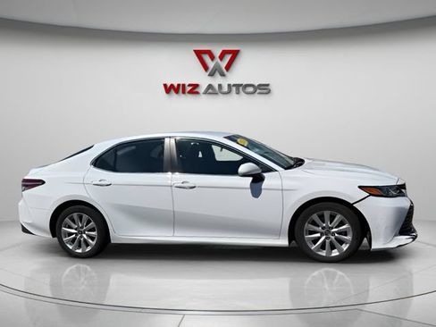 Used 2019 Toyota Camry LE FWD image 5