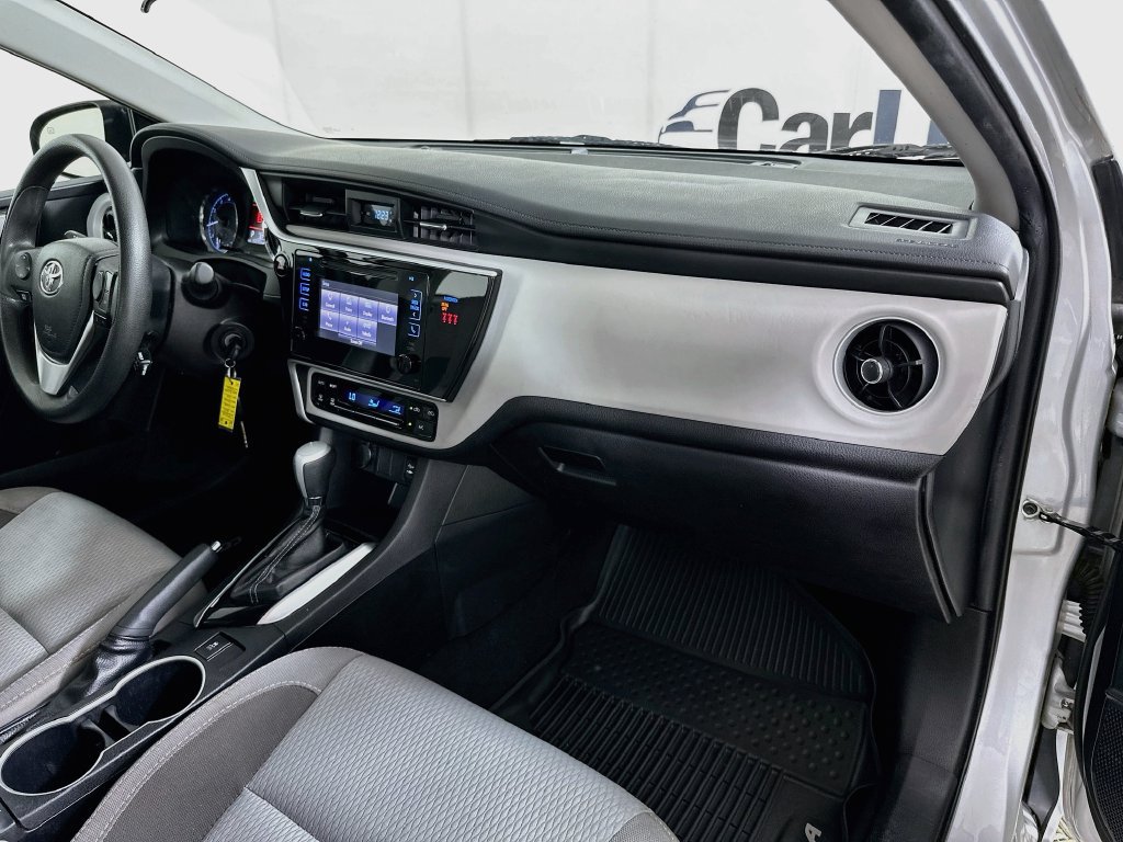 Used 2018 Toyota Corolla LE FWD image 32