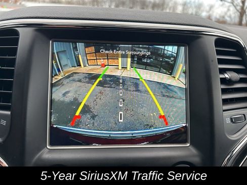 Used 2018 Jeep Grand Cherokee Limited image 25