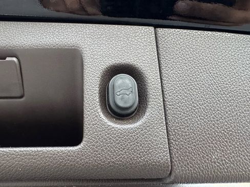 Used 2016 GMC Yukon Denali w/ Open Road Package image 41