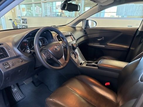 Used 2014 Toyota Venza LE image 9