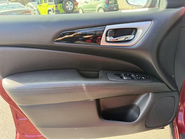Used 2018 Nissan Pathfinder S AWD/4WD image 9