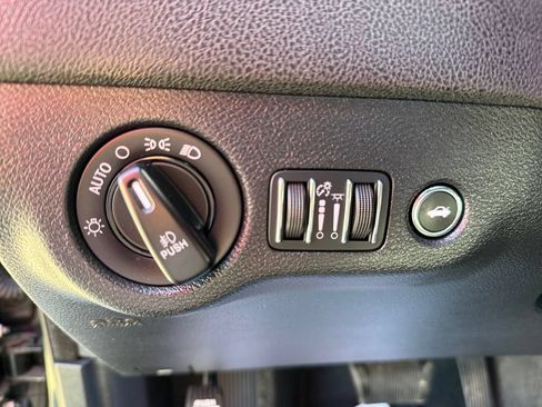 Used 2016 Dodge Charger R/T w/ Plus Group RWD image 18