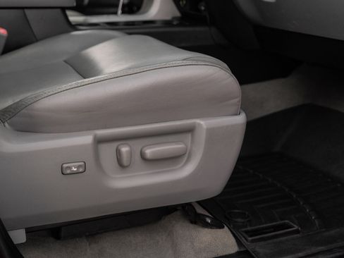Used 2010 Toyota Tundra Platinum image 39