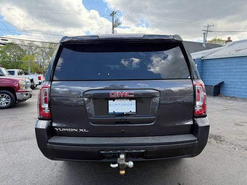 Used 2017 GMC Yukon XL SLT w/ Open Road Package image 7