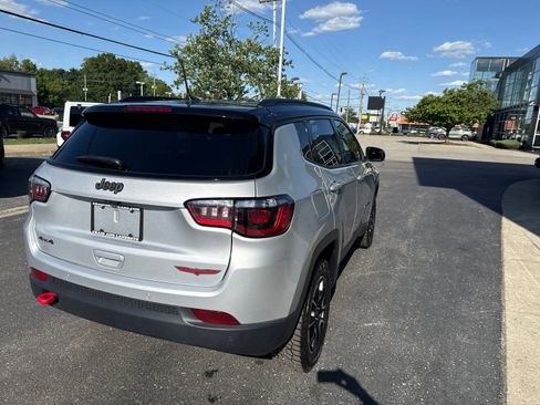 Used 2025 Jeep Compass Trailhawk AWD/4WD image 7