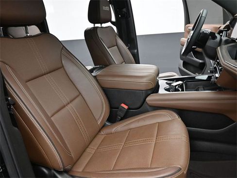 Used 2025 Chevrolet Suburban High Country w/ LPO, Illumination Package image 23