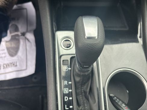 Used 2024 Nissan Altima 2.5 SV image 12