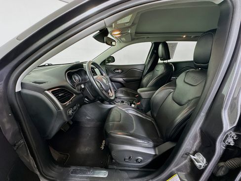 Used 2019 Jeep Cherokee Limited w/ Technology Group FWD image 13
