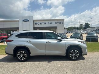 Used 2023 Toyota Highlander XLE AWD/4WD video 1