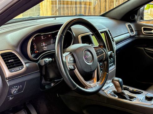 Used 2016 Jeep Grand Cherokee Limited AWD/4WD image 2