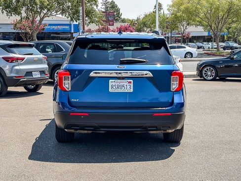 Used 2020 Ford Explorer XLT RWD image 3