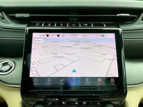 Certified 2024 Jeep Grand Cherokee Limited w/ Luxury Tech Group II AWD/4WD image 14