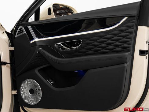 Used 2024 Bentley Flying Spur W12 image 26