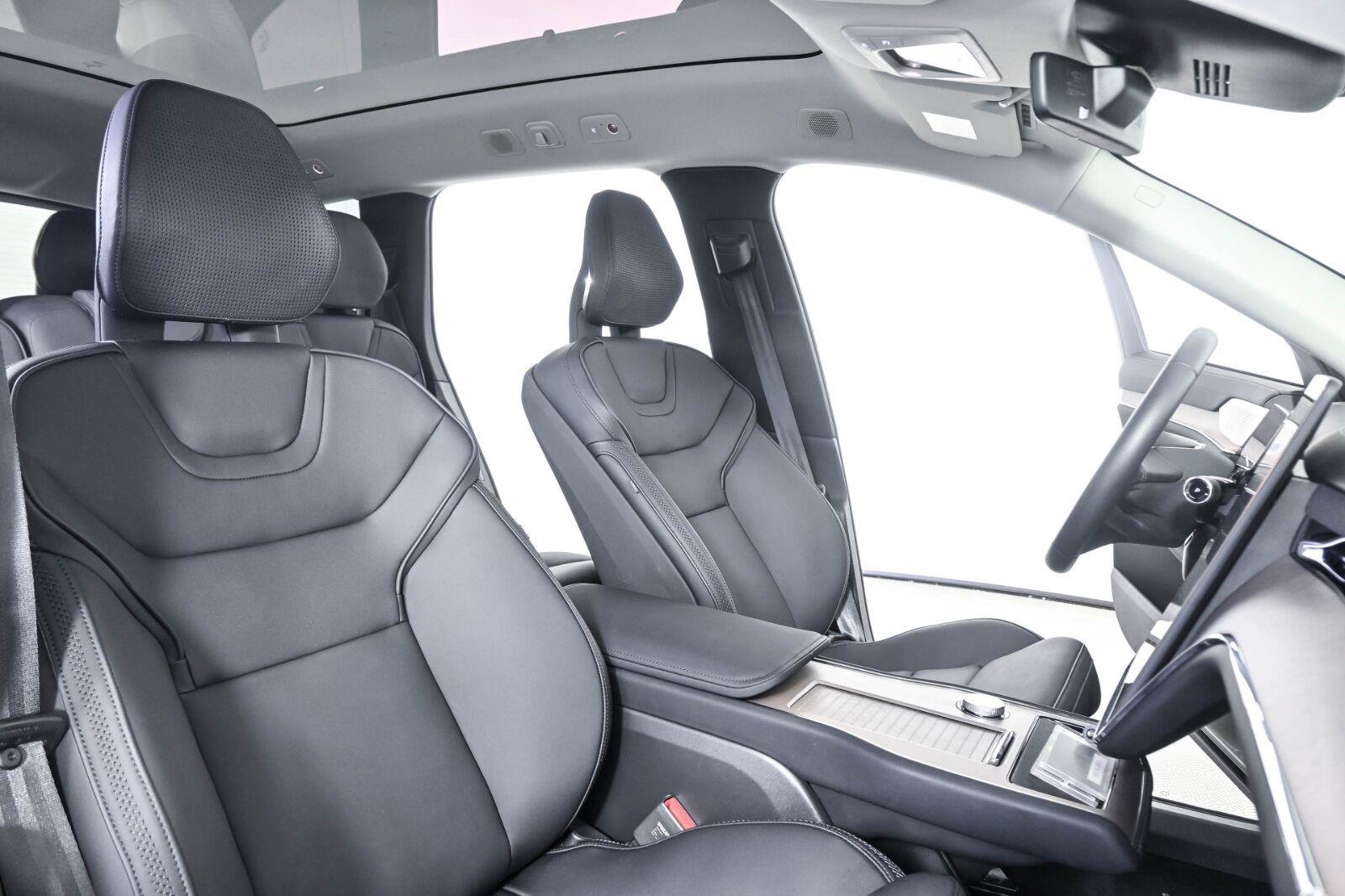 Certified 2025 Volvo EX90 Ultra AWD/4WD image 23