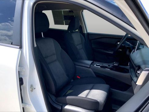 Used 2024 Nissan Rogue SV AWD/4WD image 9