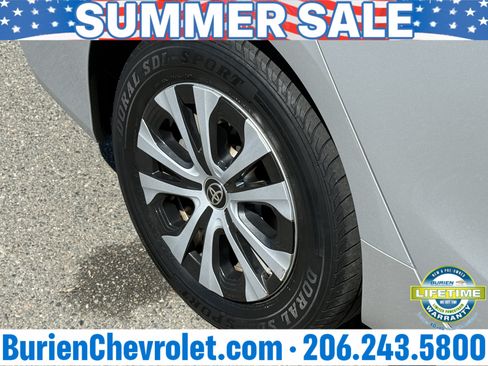 Used 2019 Toyota Prius LE AWD/4WD image 27