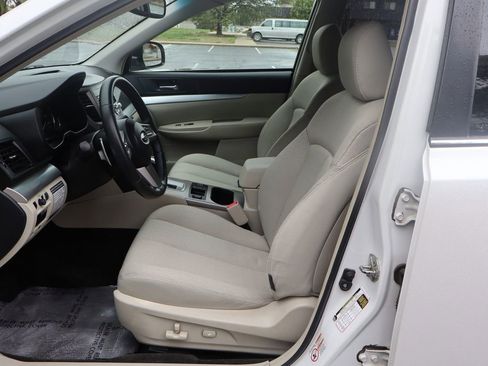 Used 2011 Subaru Outback 2.5i Premium w/ All-Weather Pkg AWD/4WD image 19