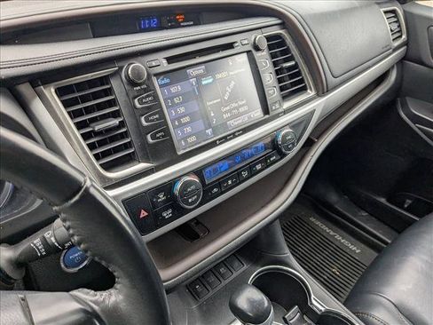 Used 2018 Toyota Highlander XLE image 13