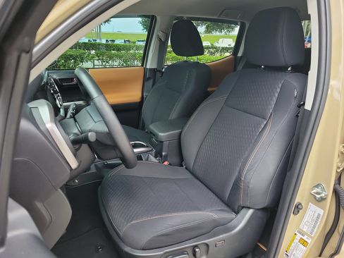 Used 2020 Toyota Tacoma SR5 RWD image 16
