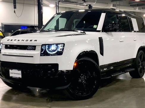 Used 2025 Land Rover Defender 130 X-Dynamic SE image 1