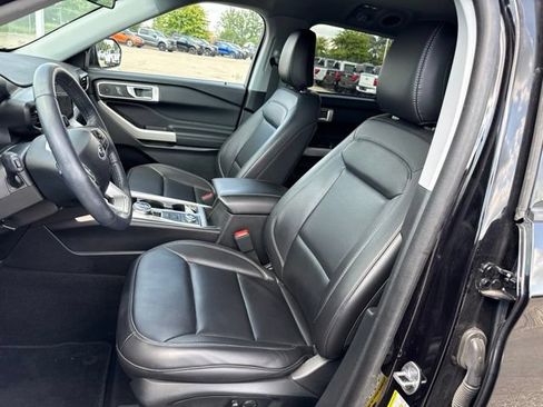 Used 2023 Ford Explorer XLT w/ Equipment Group 202A AWD/4WD image 13