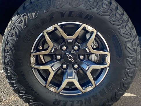 Used 2024 Chevrolet Colorado ZR2 image 24