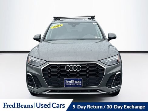 Used 2023 Audi Q5 2.0T Premium w/ Convenience Package AWD/4WD image 2
