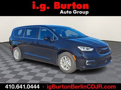 New 2026 Chrysler Pacifica Select