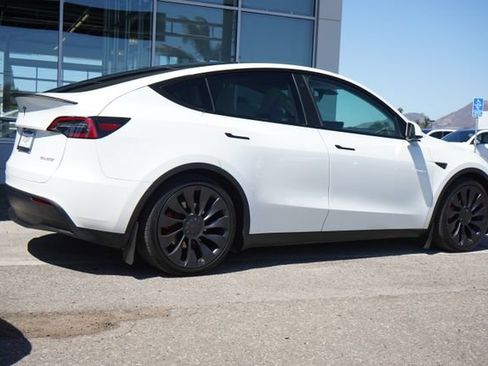 Used 2023 Tesla Model Y Performance AWD/4WD image 9