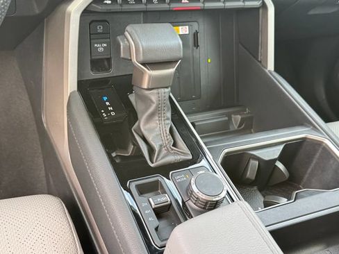 Used 2024 Toyota Tundra Limited AWD/4WD image 20