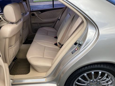 Used 2000 Mercedes-Benz E 320 Sedan image 19
