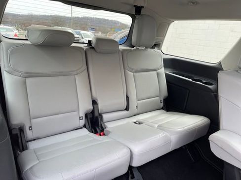 Used 2025 Ford Expedition Platinum image 37