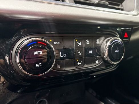 Used 2024 Chevrolet Trax LT w/ LT Convenience Package FWD image 17