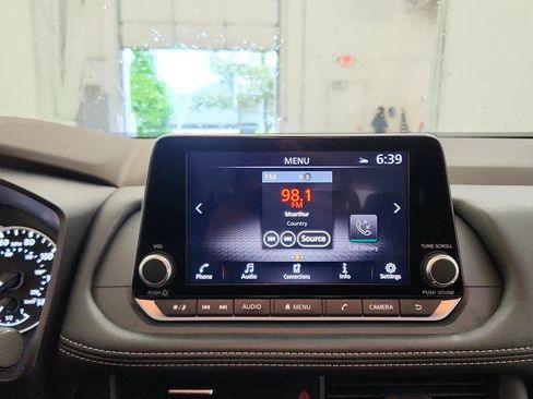 Used 2023 Nissan Rogue SV AWD/4WD image 16