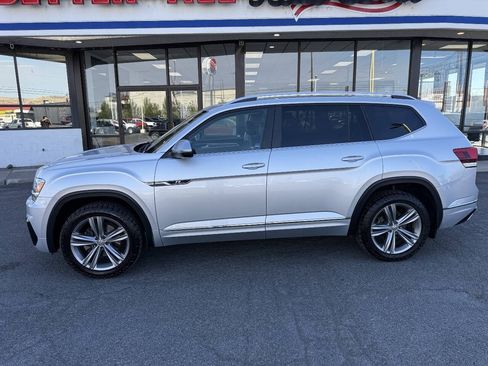 Used 2018 Volkswagen Atlas SEL w/ R-Line Package AWD/4WD image 4